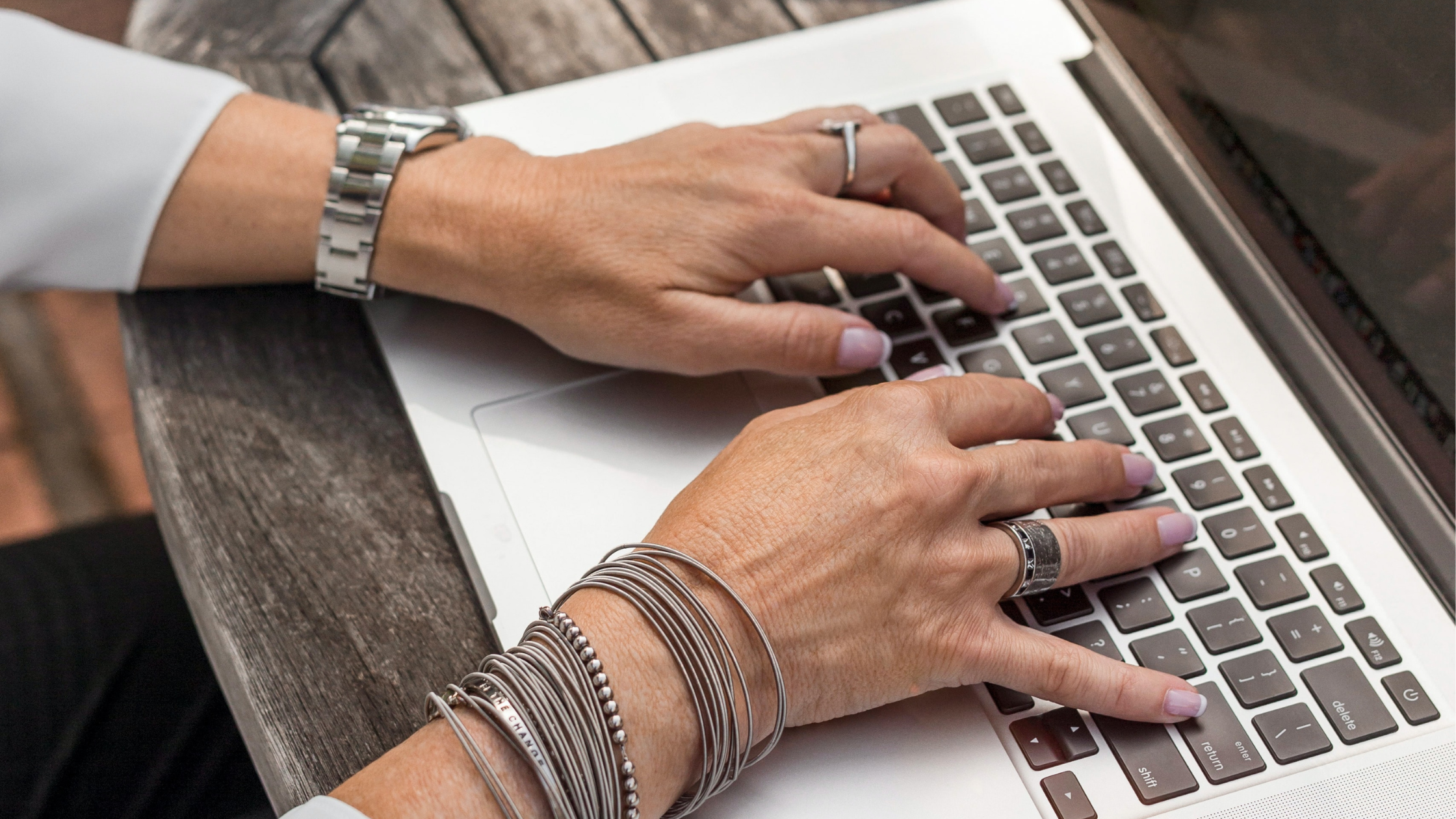15 symptoms of perimenopause & how to manage them
