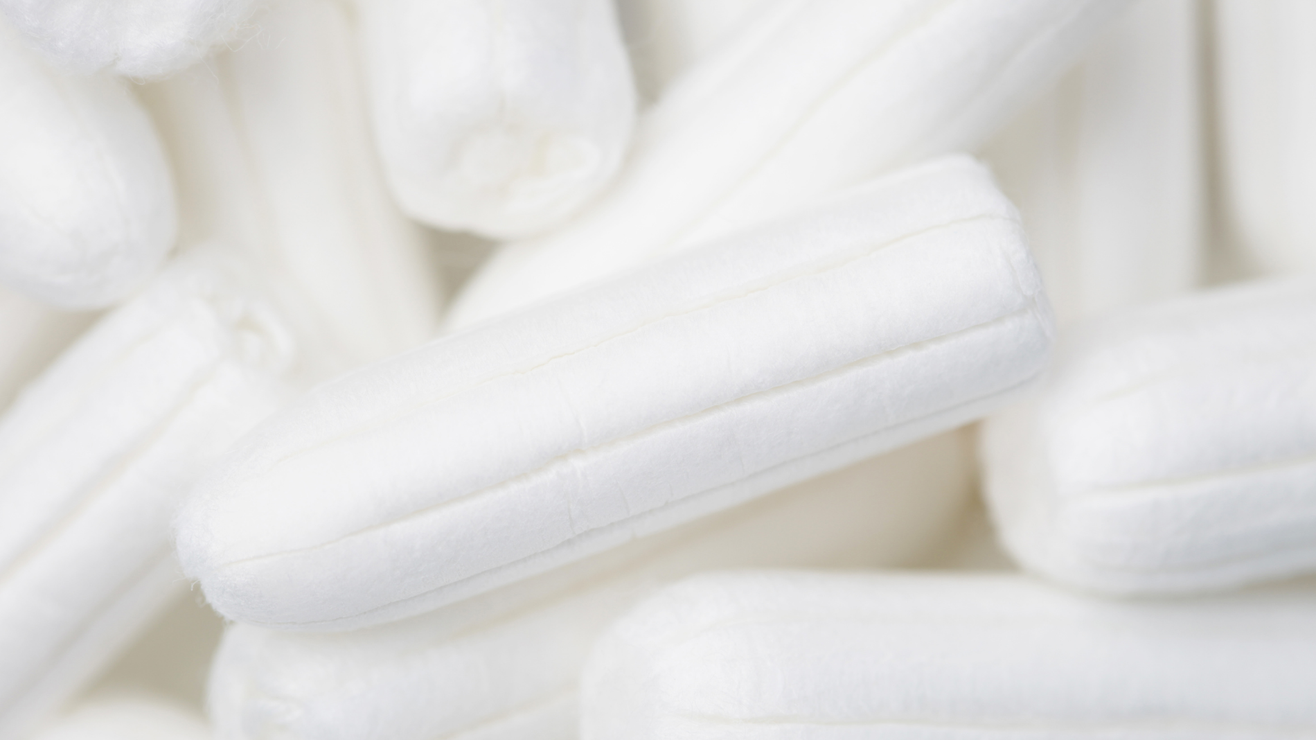 Close-up of tampons — supporting blog on how to prevent tampon leaks, choose the right absorbency, and improve insertion technique for better period protection
