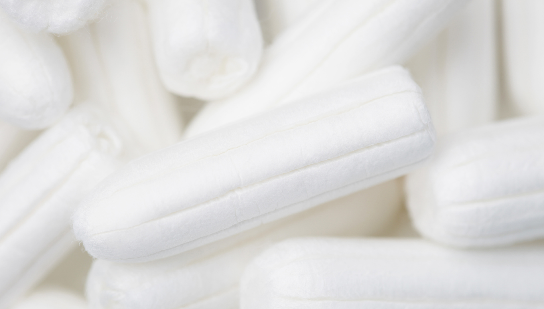 Close-up of tampons — supporting blog on how to prevent tampon leaks, choose the right absorbency, and improve insertion technique for better period protection